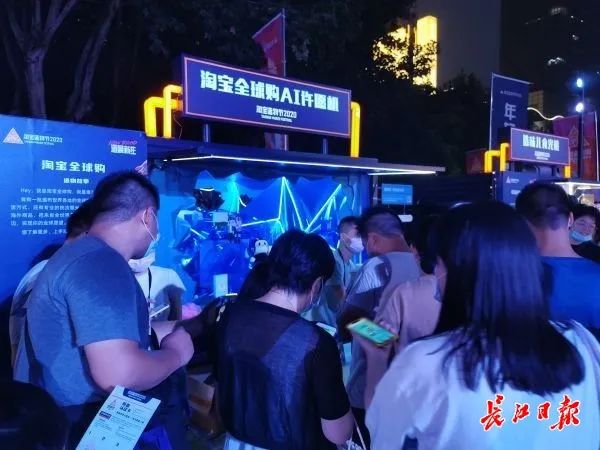 热干面风味的啤酒、最小黑胶唱片……淘宝造物节来汉,大批“神奇宝贝”亮相