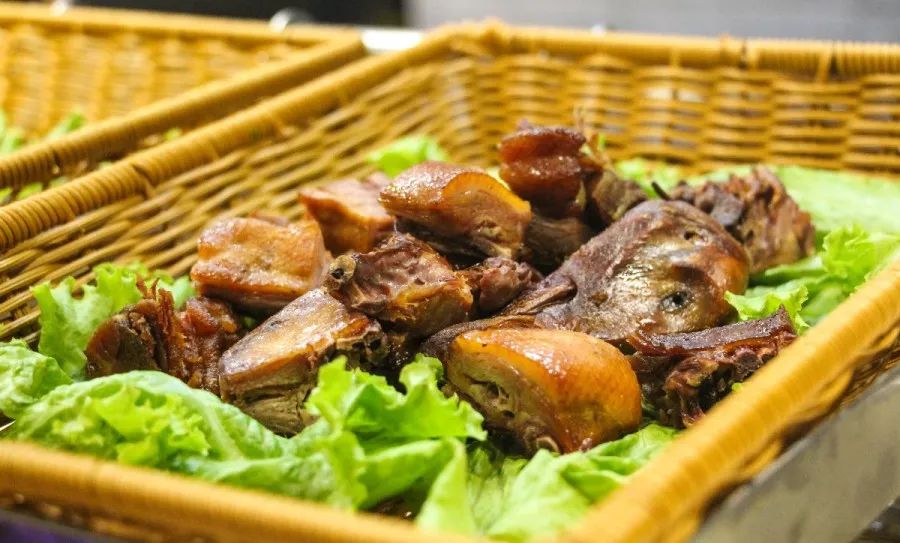 来哈尔滨必打卡的烤肉自助餐厅,哈尔滨最高档海鲜自助火锅