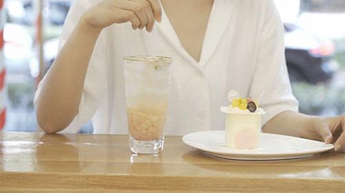 中山北路新开纯白“浪漫满屋”，好口味的千层甜品店，价格仅占某网红L家½…