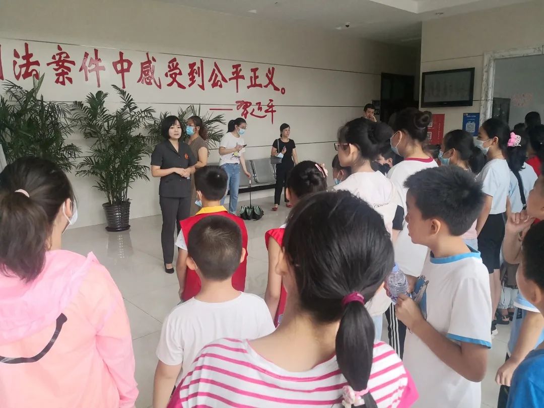 青少年暑假法制教育新闻报道,法制教育宣传周活动画画