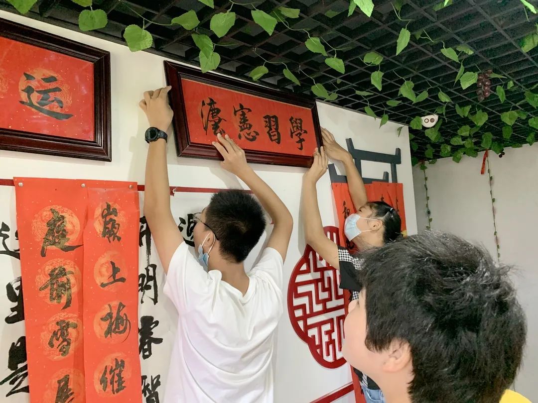 青少年暑假法制教育新闻报道,法制教育宣传周活动画画