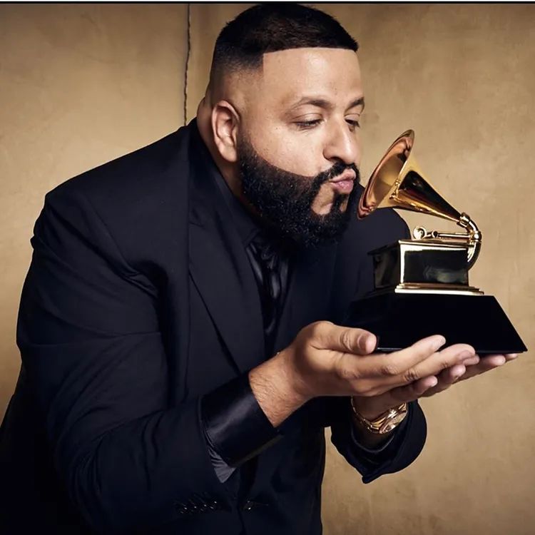 侃爷aj联名款,侃爷穿yeezy篮球鞋