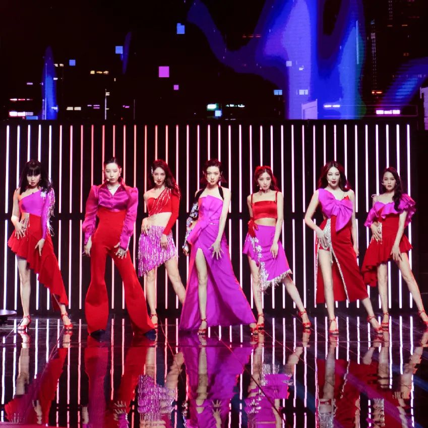 张含韵金晨王霏霏沈梦辰组团出道,金晨沈梦辰张含韵王霏霏拍抖音