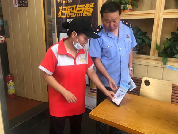 倡导文明餐桌活动,倡导餐桌文明