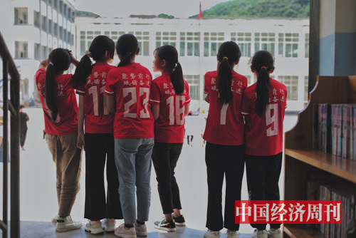 山村女子足球队,大山里的足球队视频