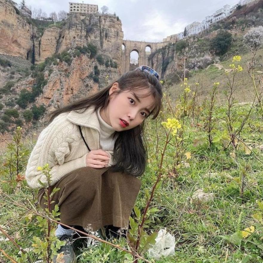 jennie最新配饰,jennie蝴蝶结半扎发