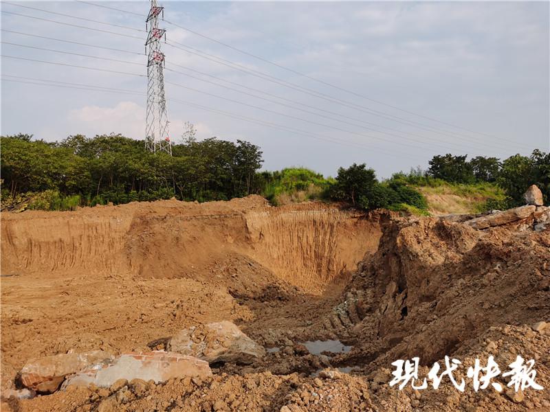 夜幕下“淘金”:南京江北掘地盗砂挺猖獗