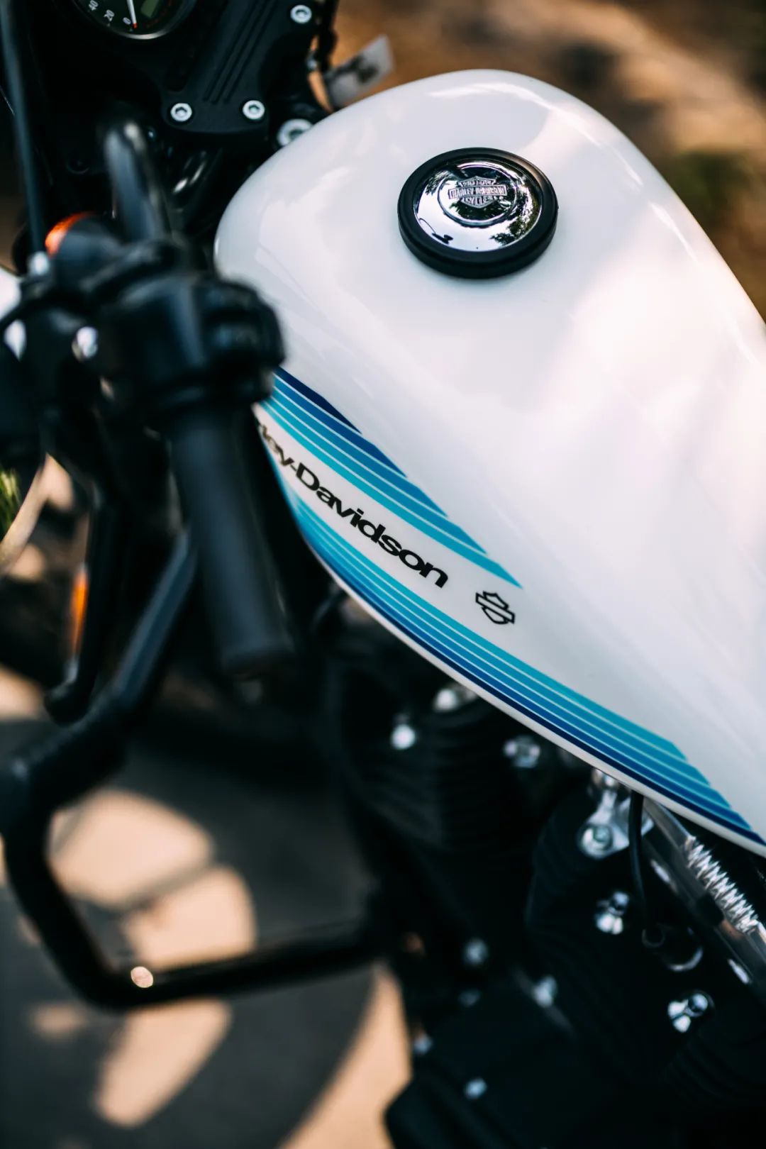 哈雷戴维森IRON1200:让我在秋天里无法自拔