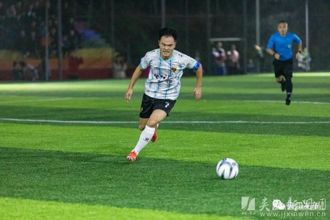 绿茵场上的足球比赛,夹江杯足球比赛