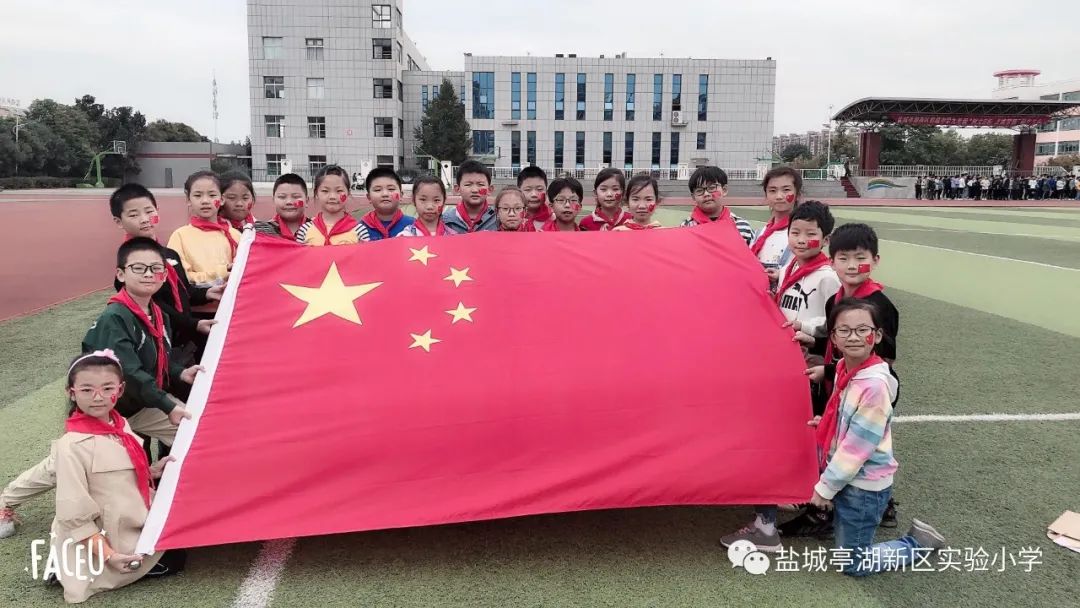 红领巾心向党高举队旗跟党走舞蹈,实验小学红领巾心向党