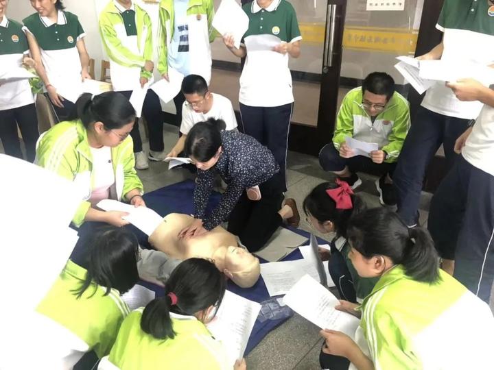 浙江杭州西湖区救人,杭州高三学生救人