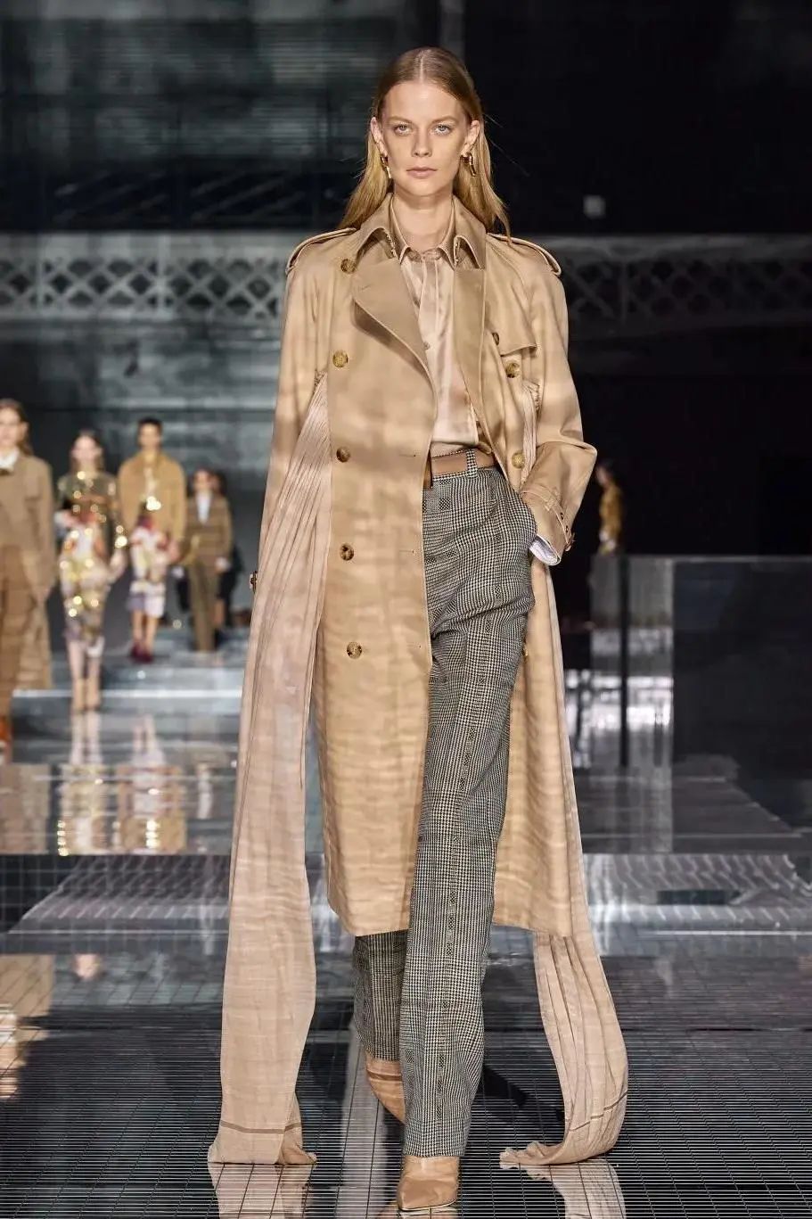 三款很有质感的风衣,今年最火的6款时髦风衣