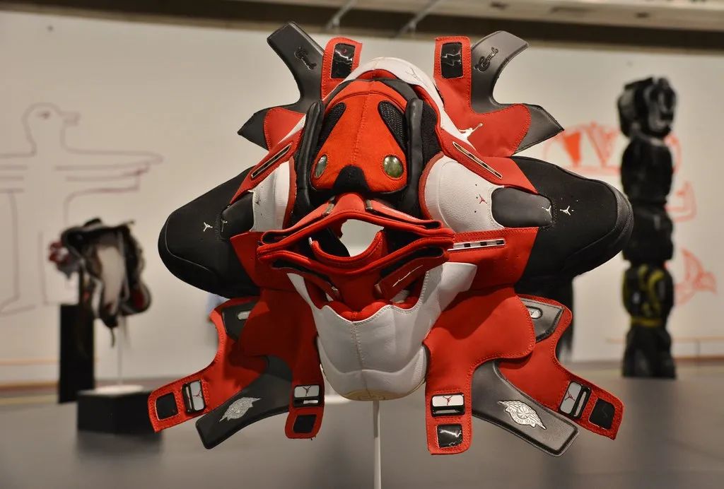 连吴赫都偏爱的「面具」,原来早就成为时装秀场的常客