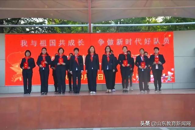 高举团旗跟党走黑板报,高举团旗跟党走主题板报