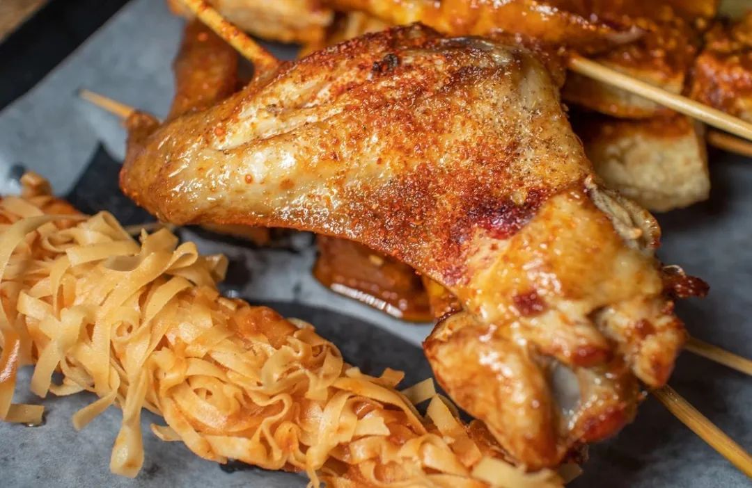 覆盖5个区，这7家“又小又旧”的炸串店，抚慰了不少深夜打工人