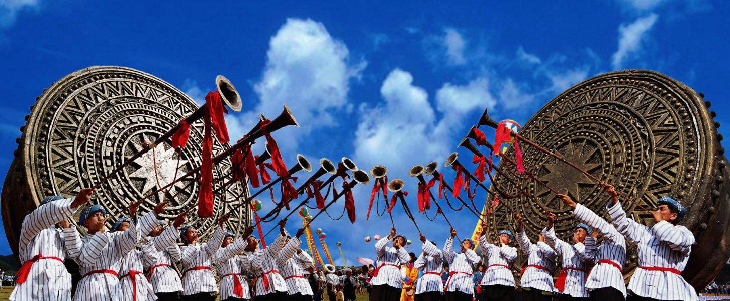 民族团结一家亲同奔小康,民族团结一家亲党的光辉照我心