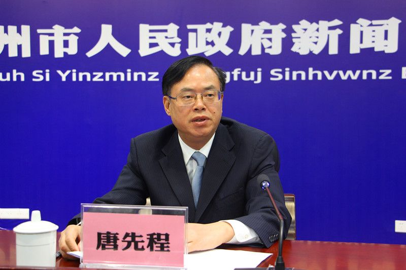 10月27日贺州市举行“决战决胜脱贫攻坚”钟山专场新闻发布会