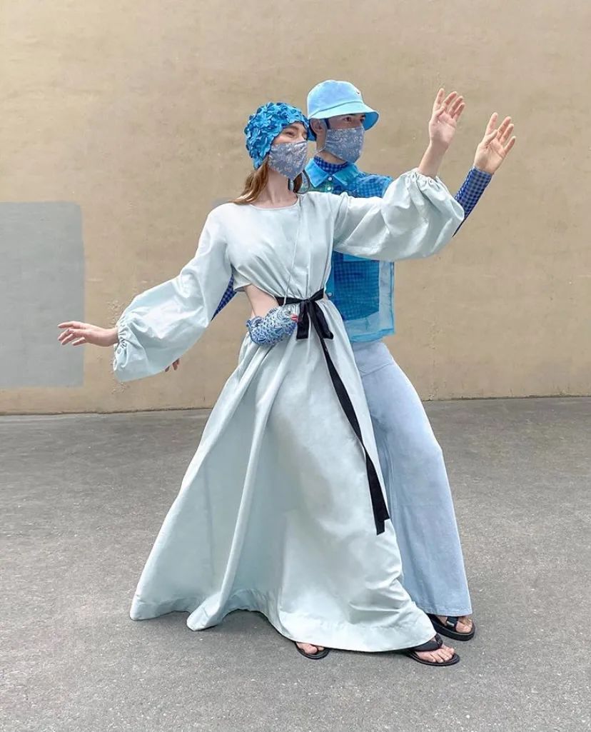 不同风格都适用的拍照姿势,拍照时永不过时的pose太经典了