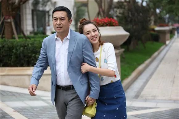 姐弟恋到底可不可以谈呢,姐弟恋和大叔恋哪个更靠谱