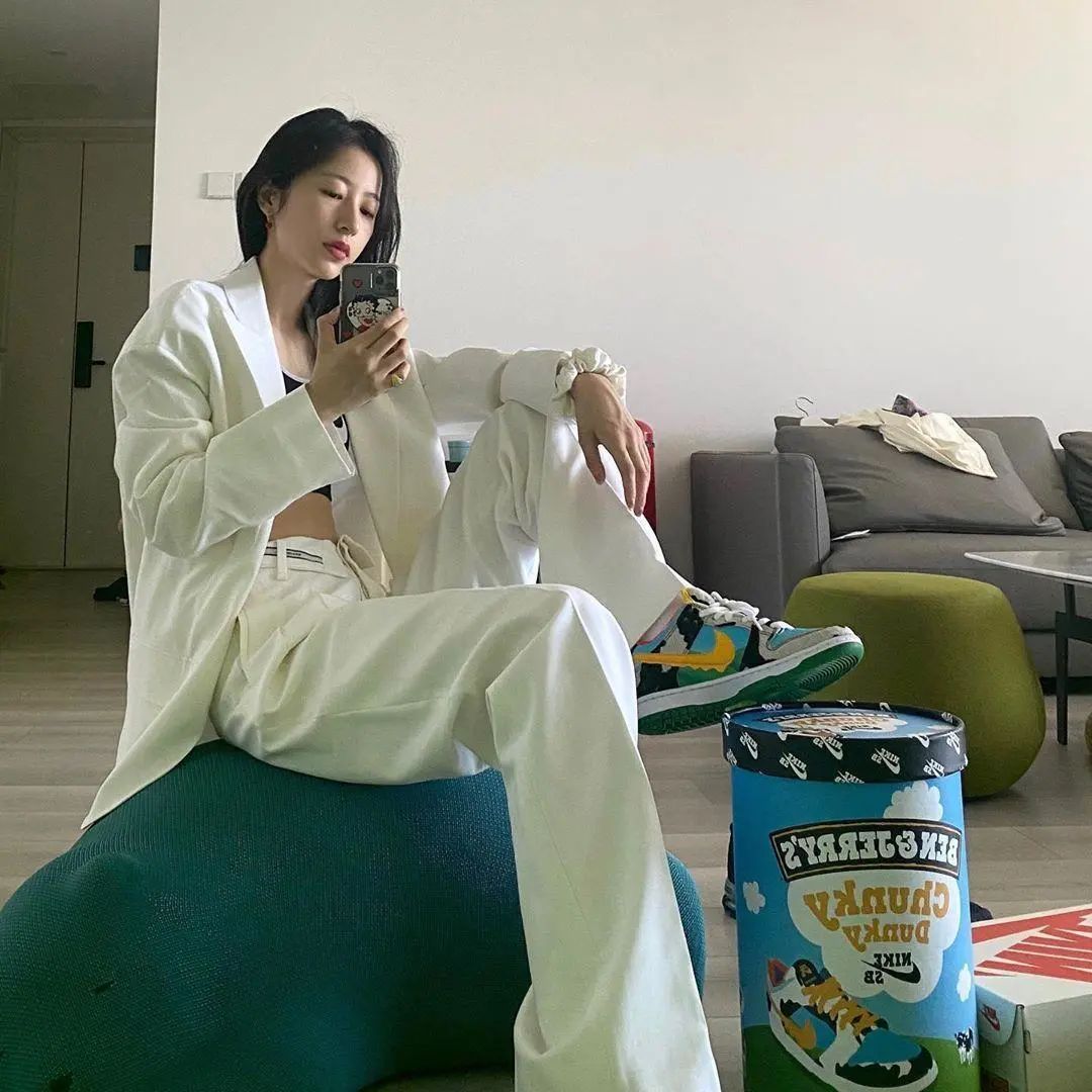 杨幂和杨颖的同款鞋,杨幂和baby同款鞋