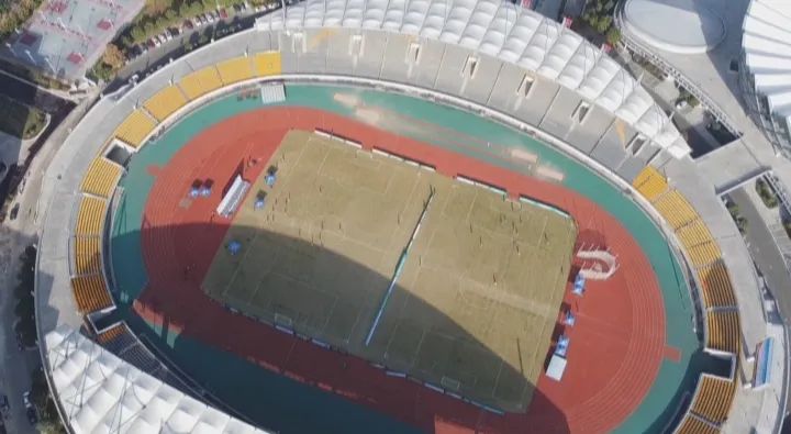 来看看足球球星的照片,来看看丽水球场上都有什么鞋