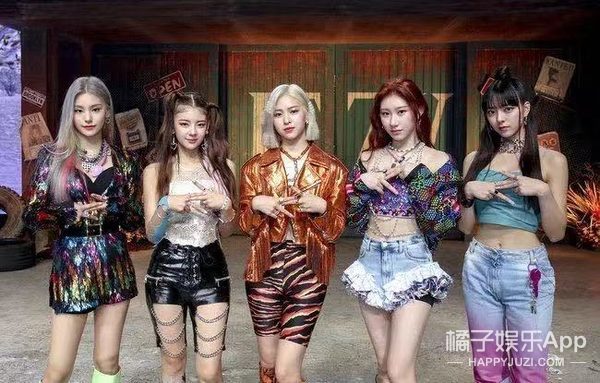 娱乐圈土味审美大赏！渔网袜透明雨衣蕾丝内衬，求双没看过的眼睛