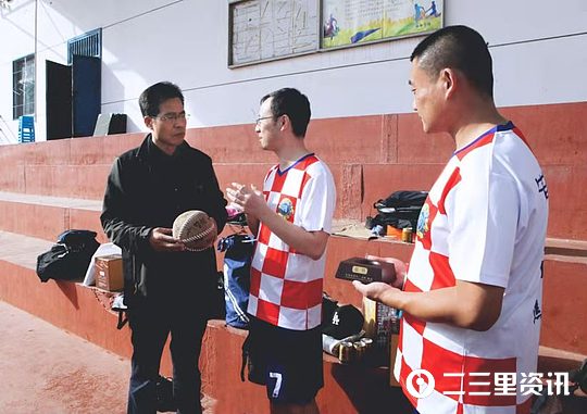 毕业18年再次回到高中母校,毕业18年后重聚校园