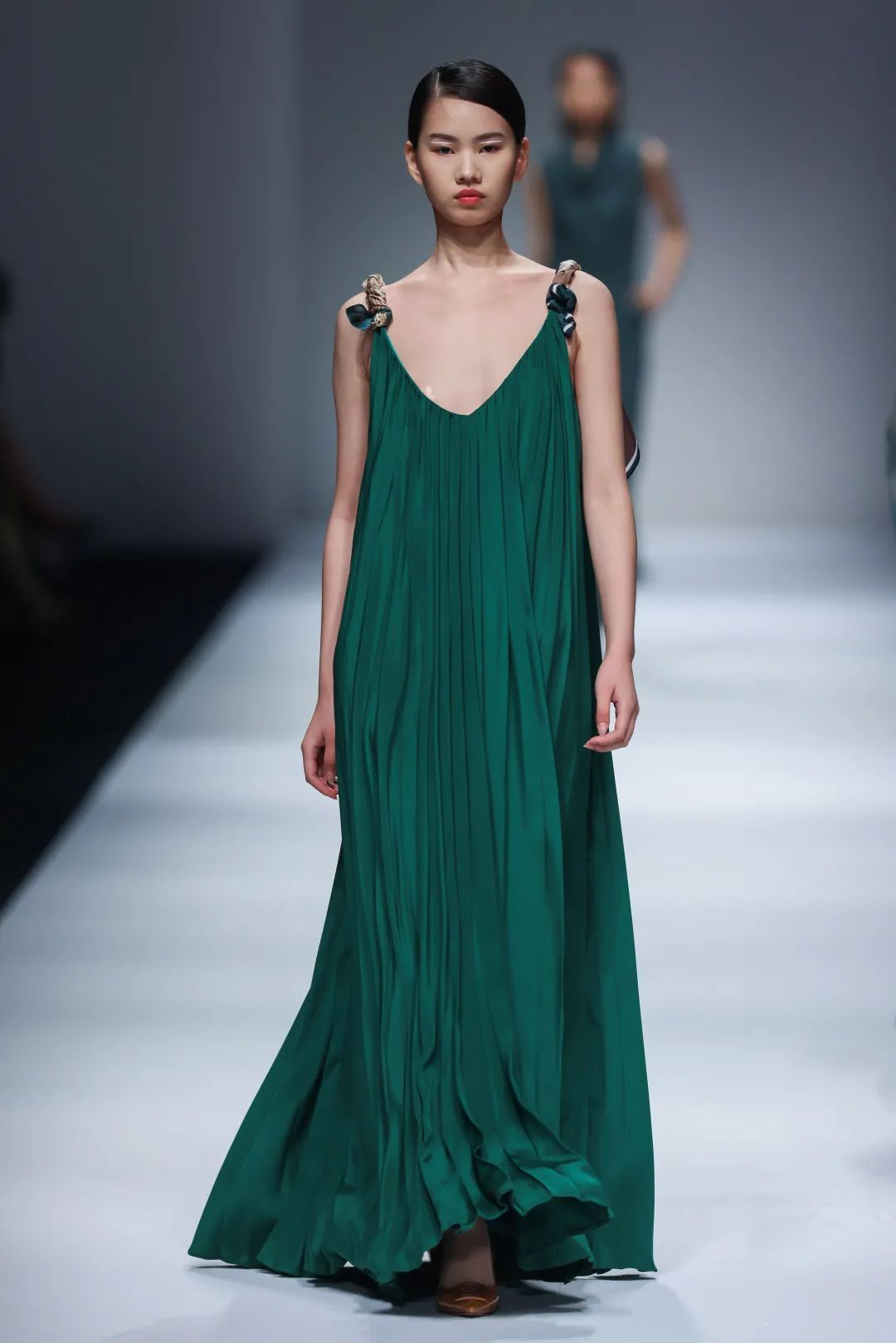 2024春夏时装周趋势,2021春夏中国国际时装周秀场精选