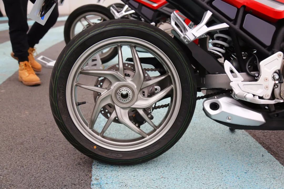 最便宜的双缸250仿赛,250双缸仿赛单摇臂