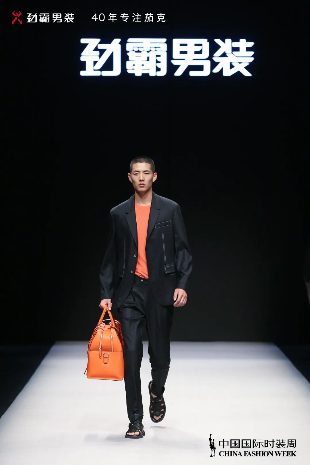 劲霸男装相信品牌的力量,劲霸男装新logo王者归来造就经典