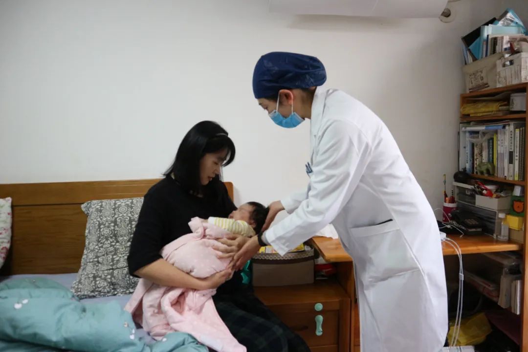 赞！新妈妈们在家就能享受长妇幼保健院的优质服务