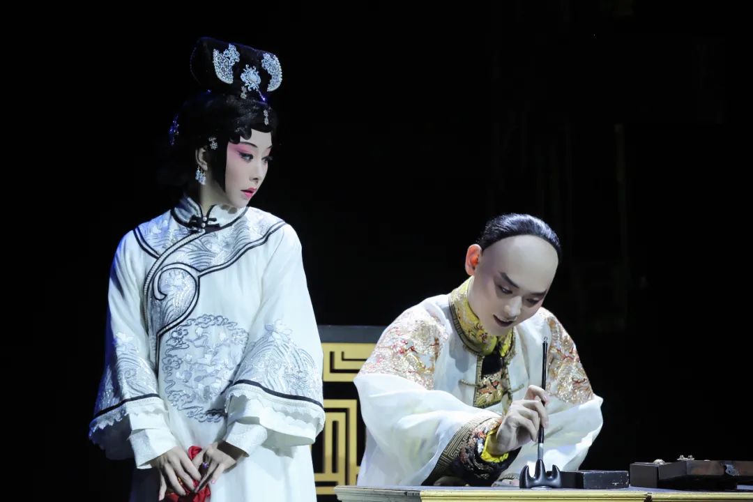 从《鉴证》到《一蓑烟雨》：戏曲是时光雕刻的酒杯，盛得下万千滋味