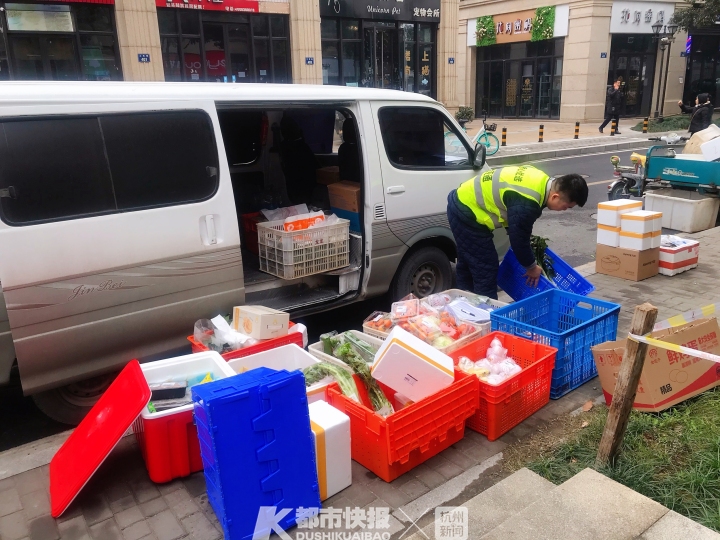 每天只睡三四个小时，营业额一天能上五位数！这门生意一夜爆火！杭州95后夫妻开的店被互联网巨头看上了