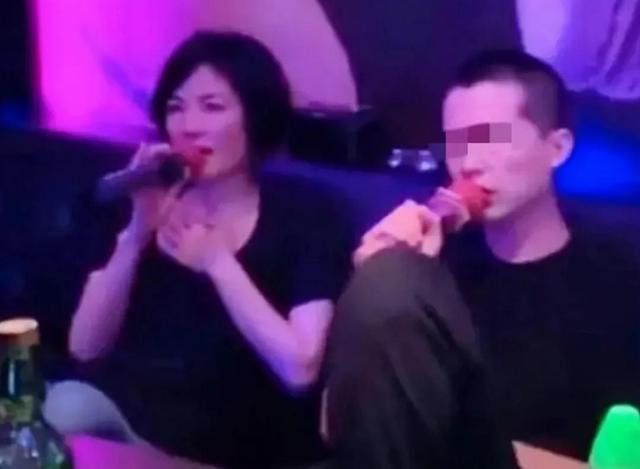 锋菲恋未来走向谢霆锋给出答案,锋菲被偶遇谢霆锋眼神宠溺甜炸屏