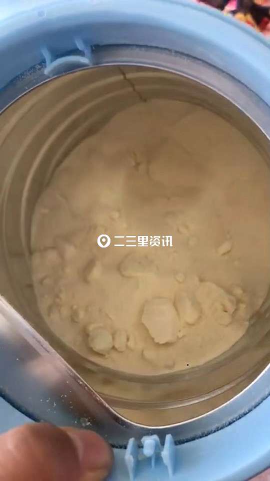 蓝河绵羊奶粉刚打开里面有结块,蓝河绵羊奶为什么有的结块