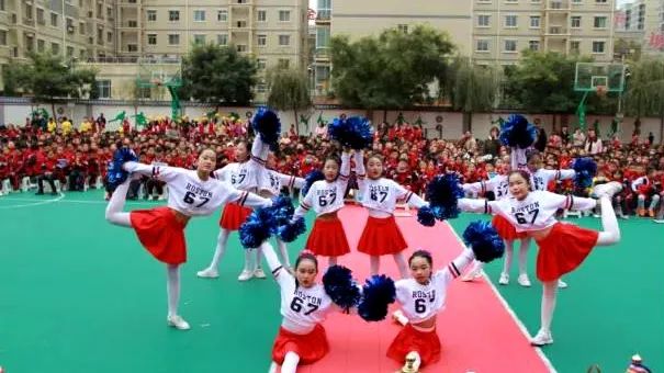 临洮县实验三小校园足球比赛,实验二小踢足球比赛直播