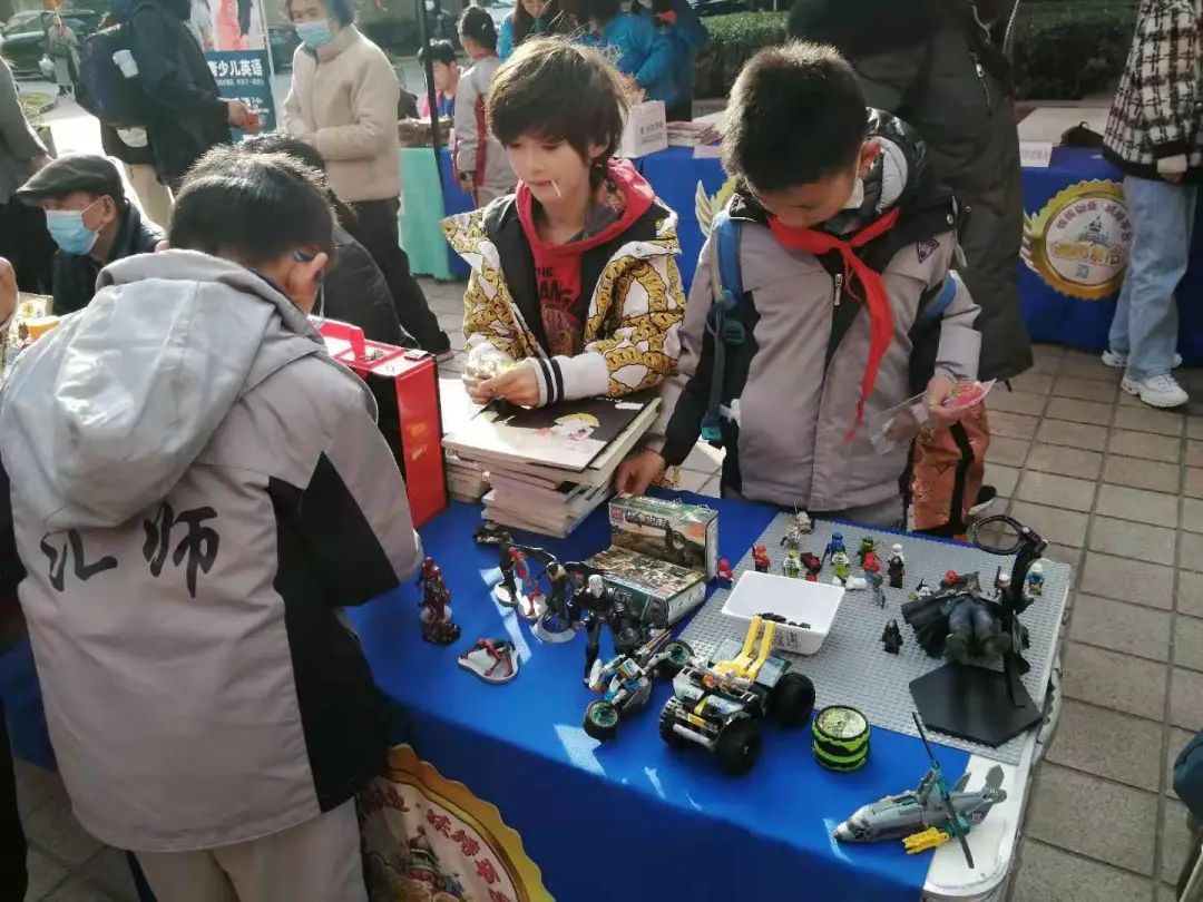 “中西合璧”小集市，徐家汇这场“迎新嘉年华”年味足