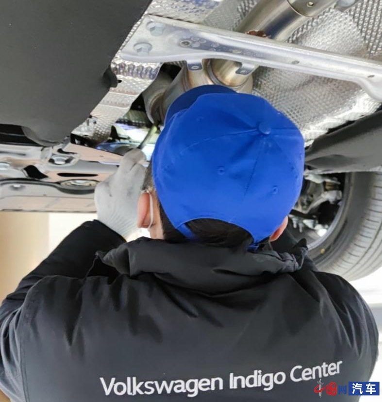 迈腾新车跑偏,迈腾新车方向不能自动回正