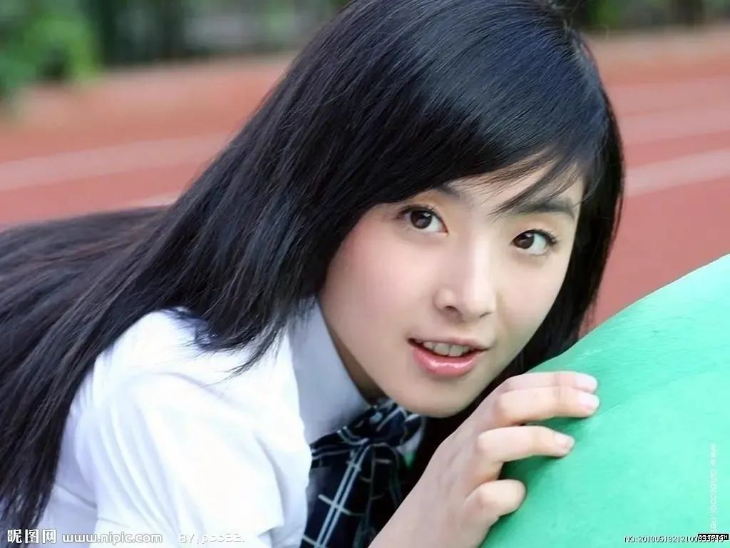 从顶流主持到无人问津,从顶流跌落到低谷