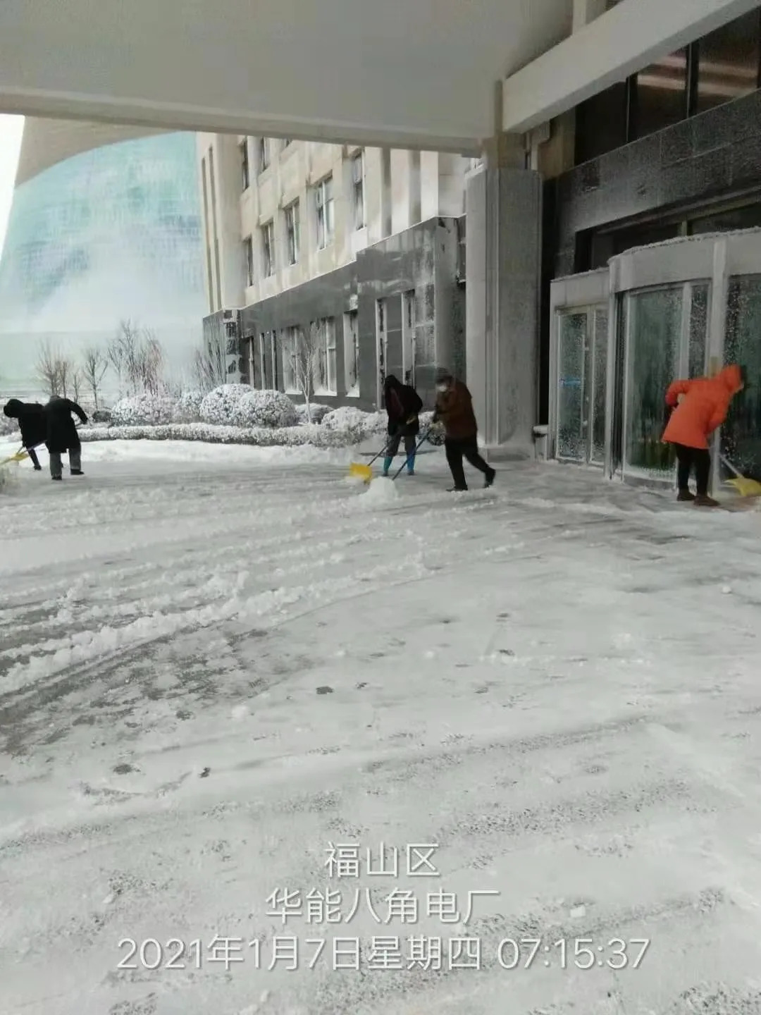 八角电厂迎战暴风雪“雪窝”里奋斗出“暖流”歌