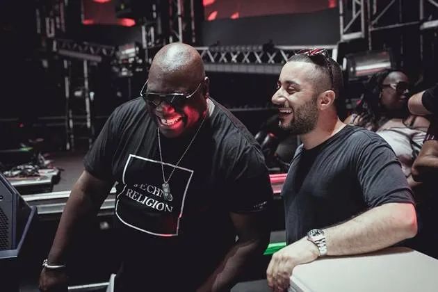 这名扎根意大利的Techno明星因被其父亲刺伤而住院