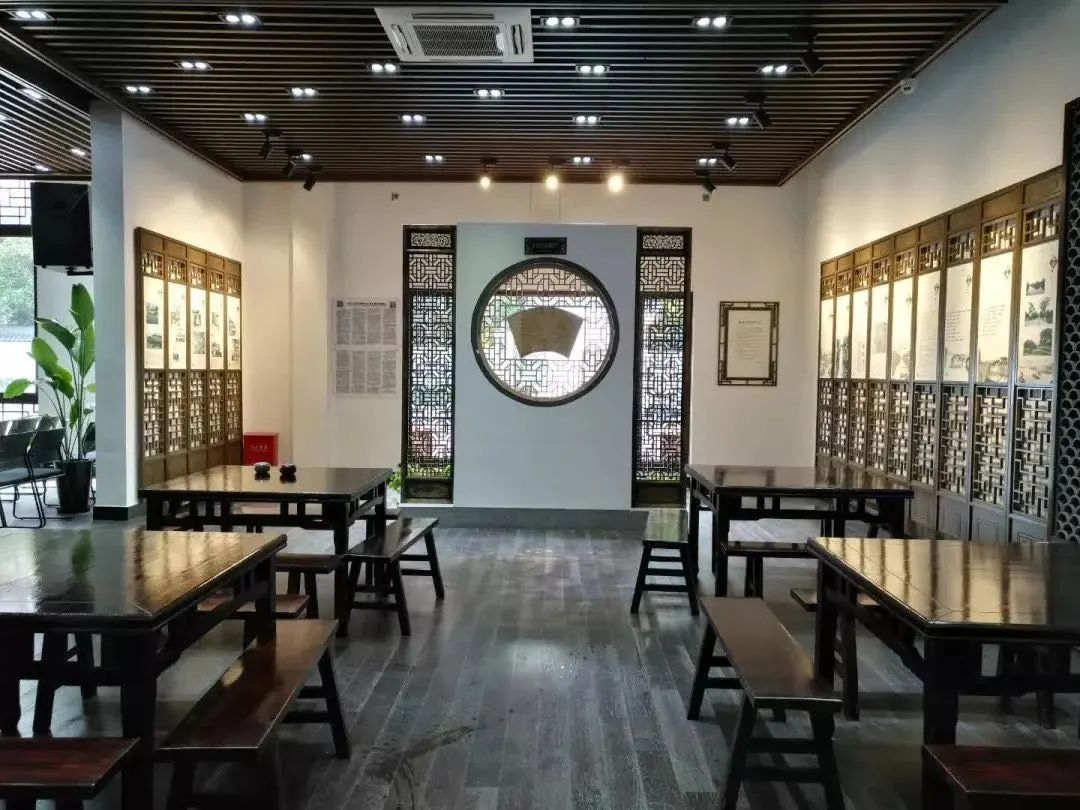 15平多功能书房兼客房一体,城市书房各有特色