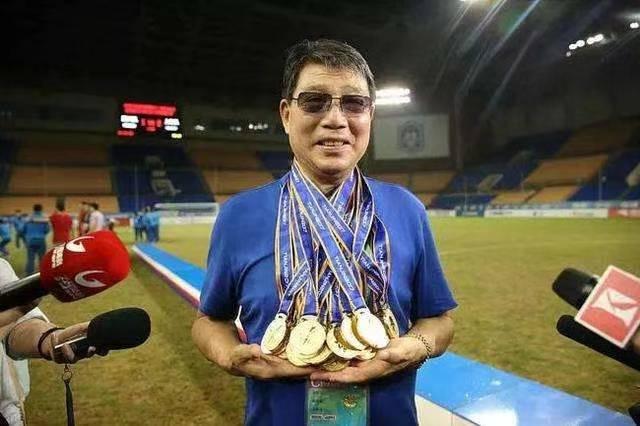 徐根宝的足球生涯,徐根宝职业