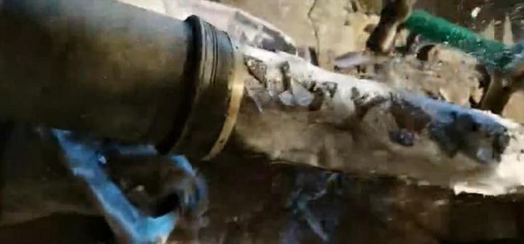 大连两座大厦三年未供暖：业主头发结冰，烤水龙头防冻官方回应