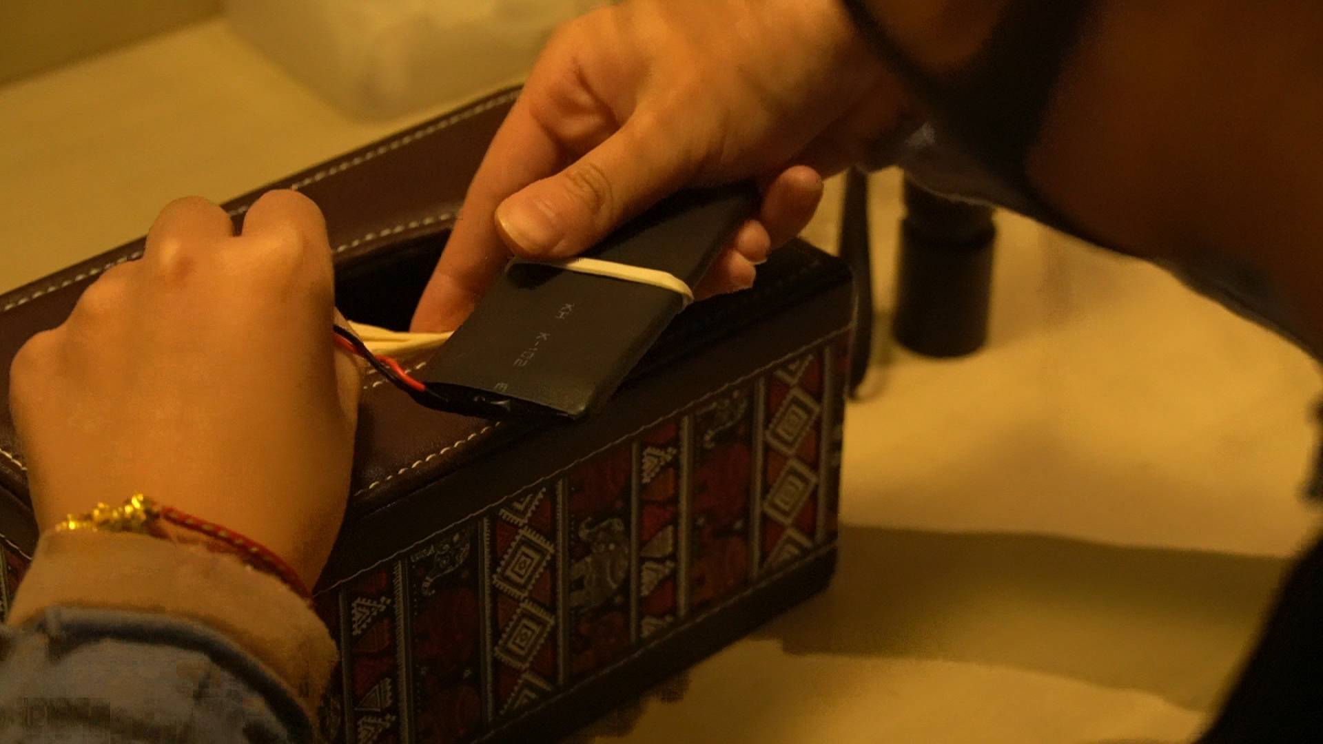 隐秘的“眼睛”⑤|记者小白接受反*拍偷**专家实地测验:酒店房间里找出8个*拍偷**摄像头她究竟有多难?