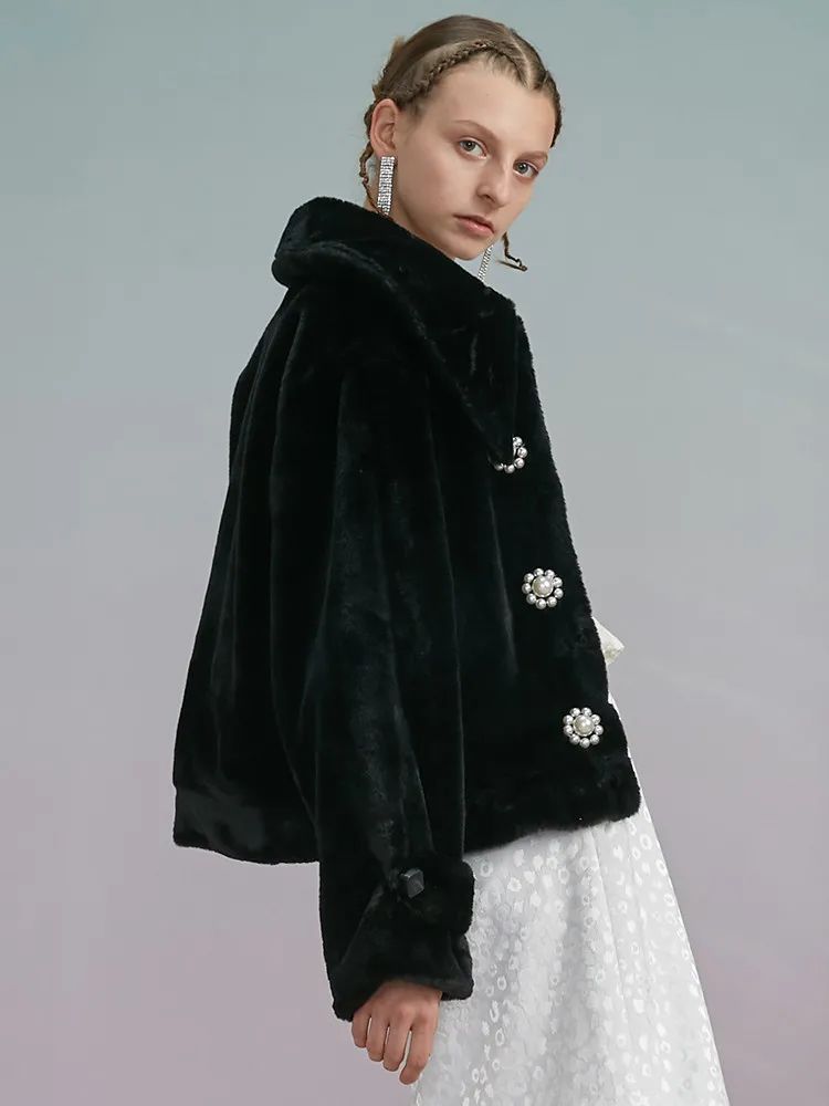 好不容易买了件合适的衣服,皮草环保外套