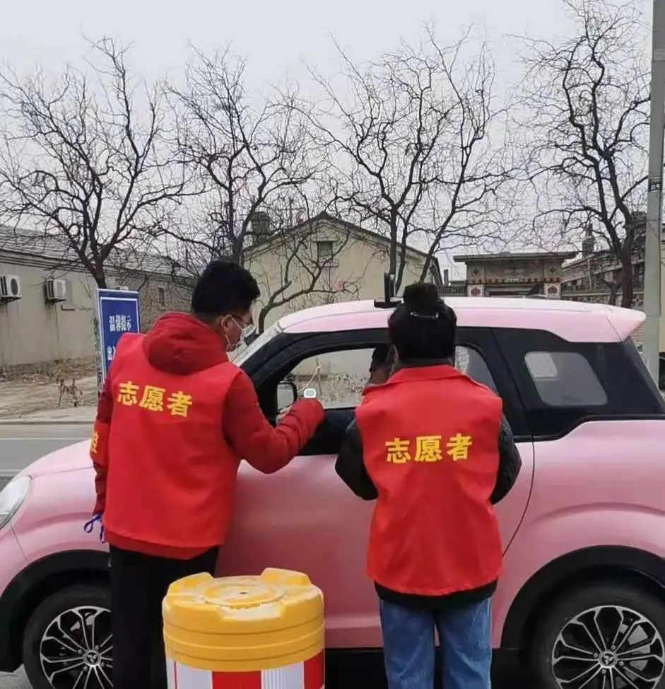 慰问卡点一线疫情防控志愿者简报,欢送疫情防控卡点志愿者