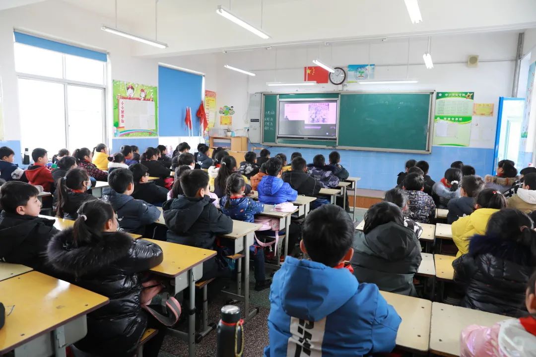 海德民副检察长到许昌市毓秀路小学讲授法治课