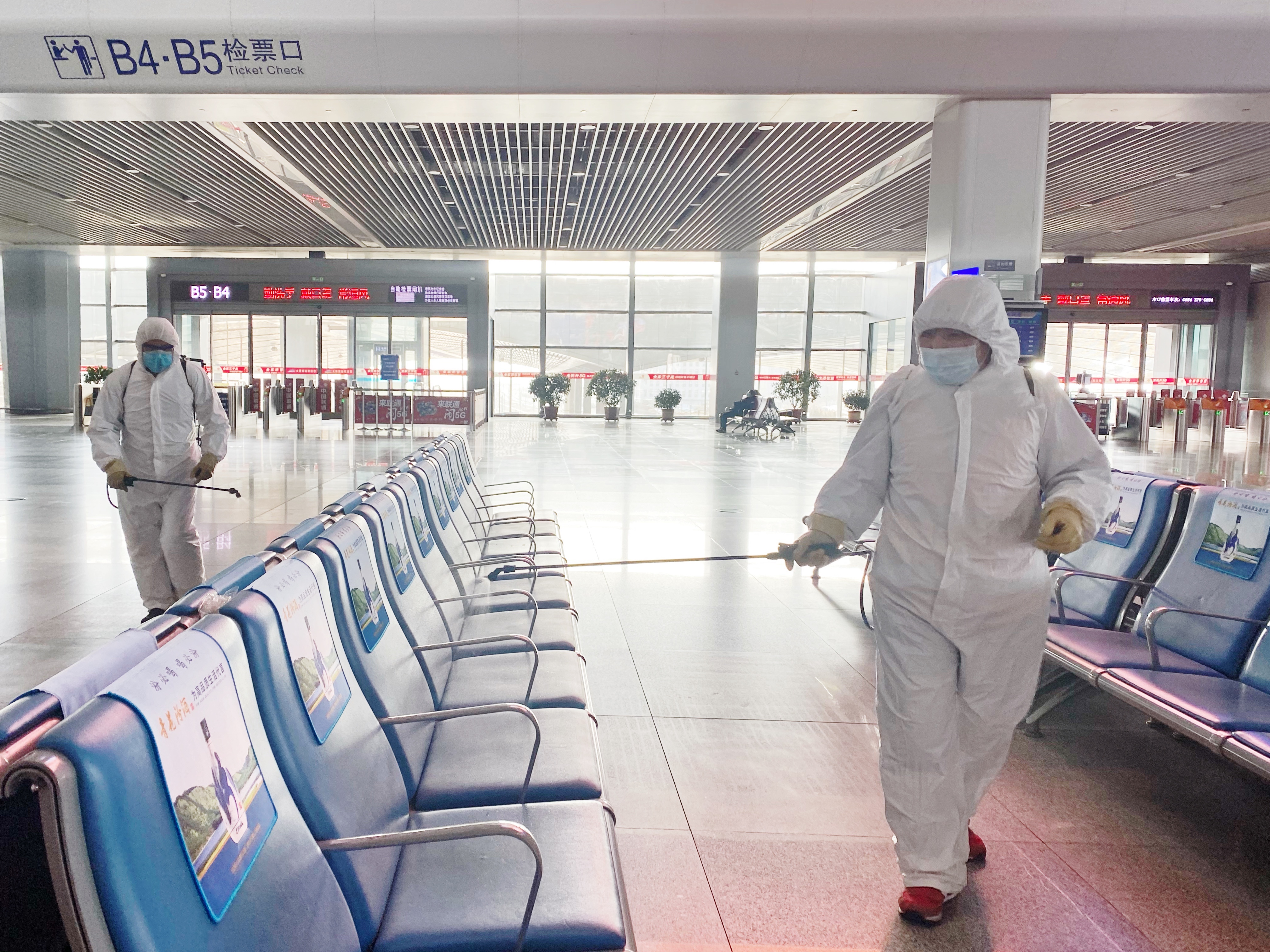 2021春运火车站疫情防控,太原南内环防疫围挡