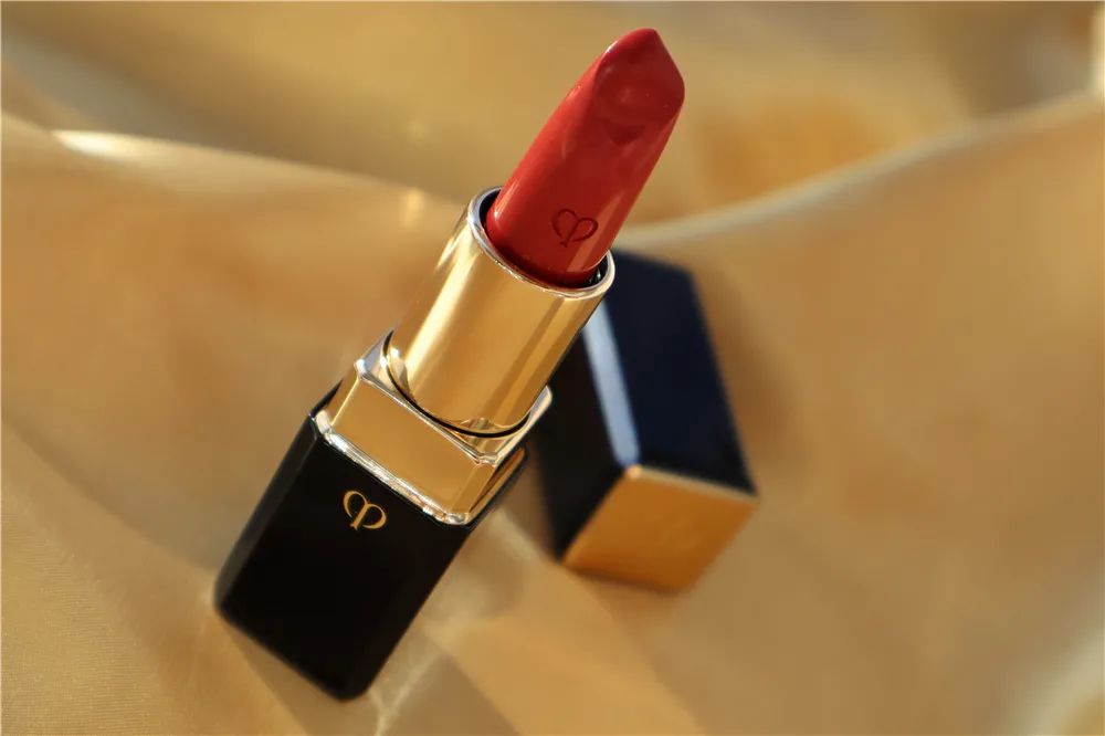 凭借不老神颜抢到男神45岁却难逃变老变丑的命运她到底做错了什么？